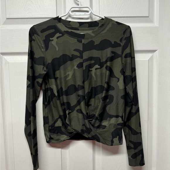 NWT Camo Old Navy Active Workout Top - Picture 3 of 6